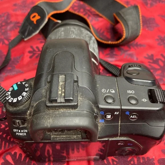 Sony Alpha DSLR-A200 10.2MP with 18-70mm Zoom Lens Bundle